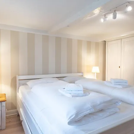 Haus Ankerplatz 度假居 Utersum