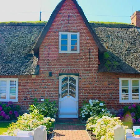 Haus Ankerplatz Holiday home Utersum